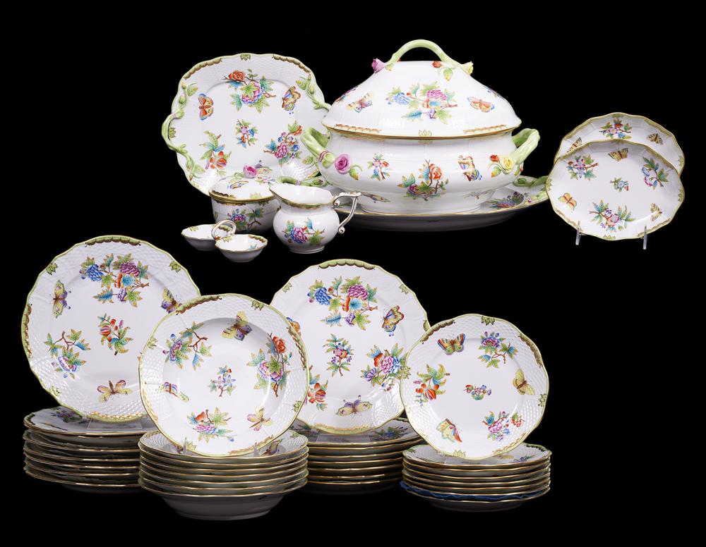 41 PCS. HEREND QUEEN VICTORIA