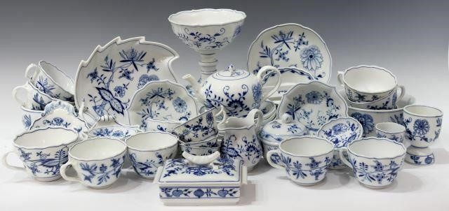 (43) MEISSEN 'BLUE ONION' PORCELAIN