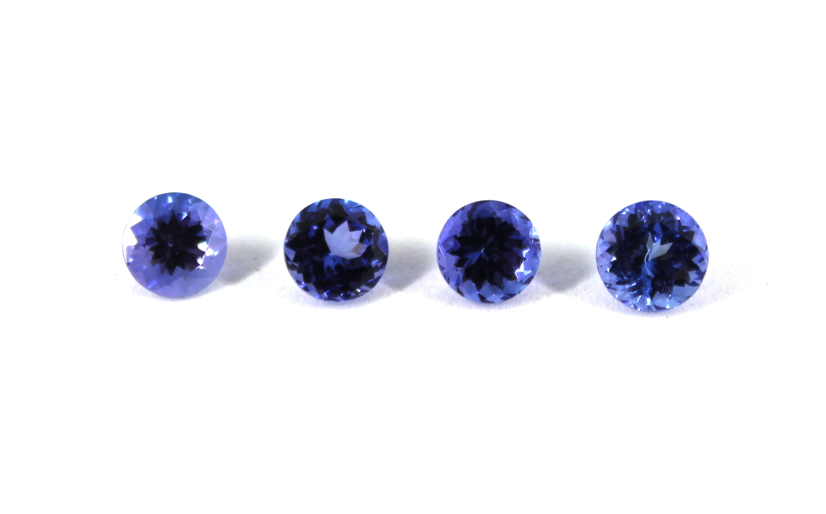 4.40 CTTW. LOOSE ROUND-CUT