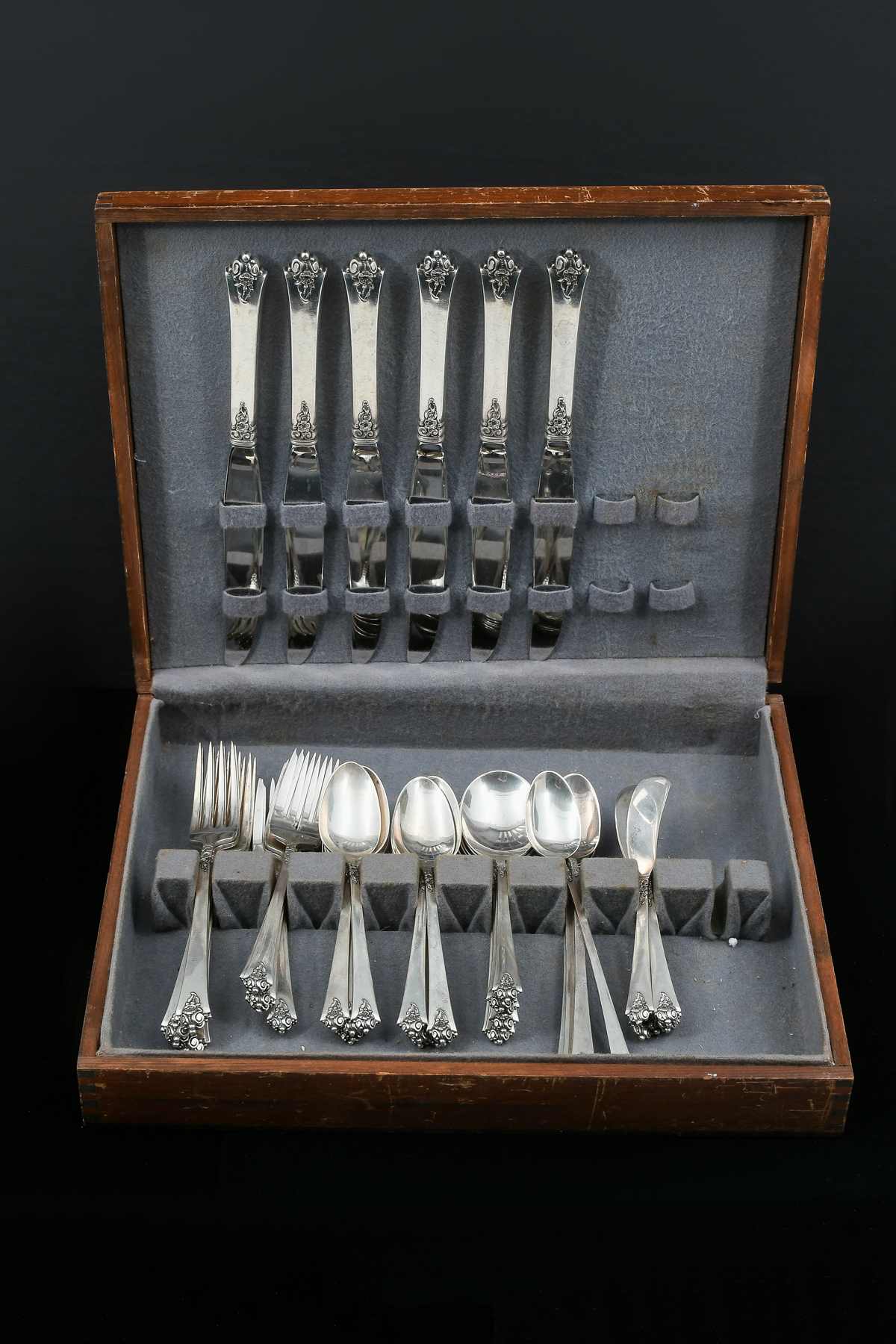 48 PC. ROYAL CREST ''CASTLE