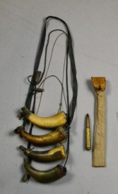 (4)Antique Powder Horns & Marb