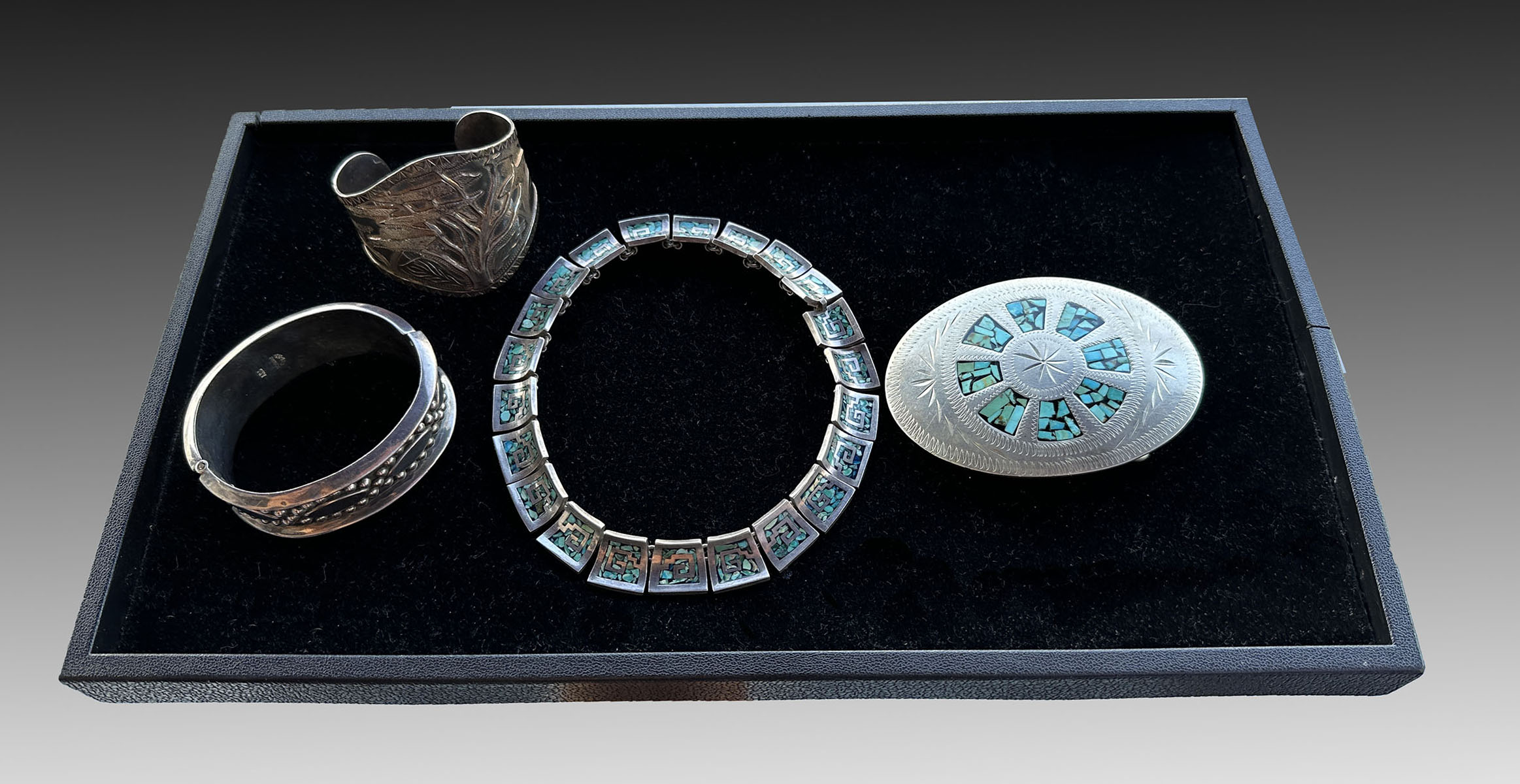 4PC JEWELRY LOT: Lot includes 1)