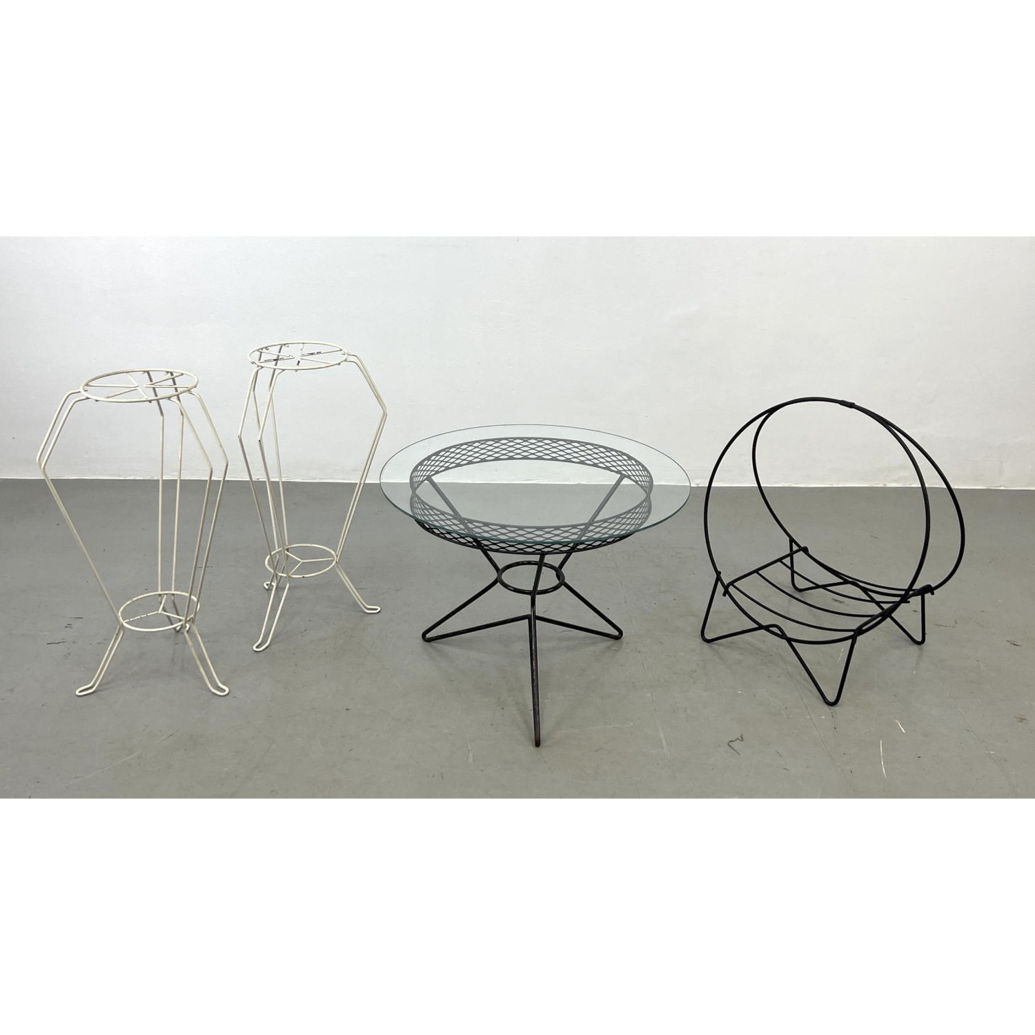 4pc Outdoor Garden Metal Pieces.