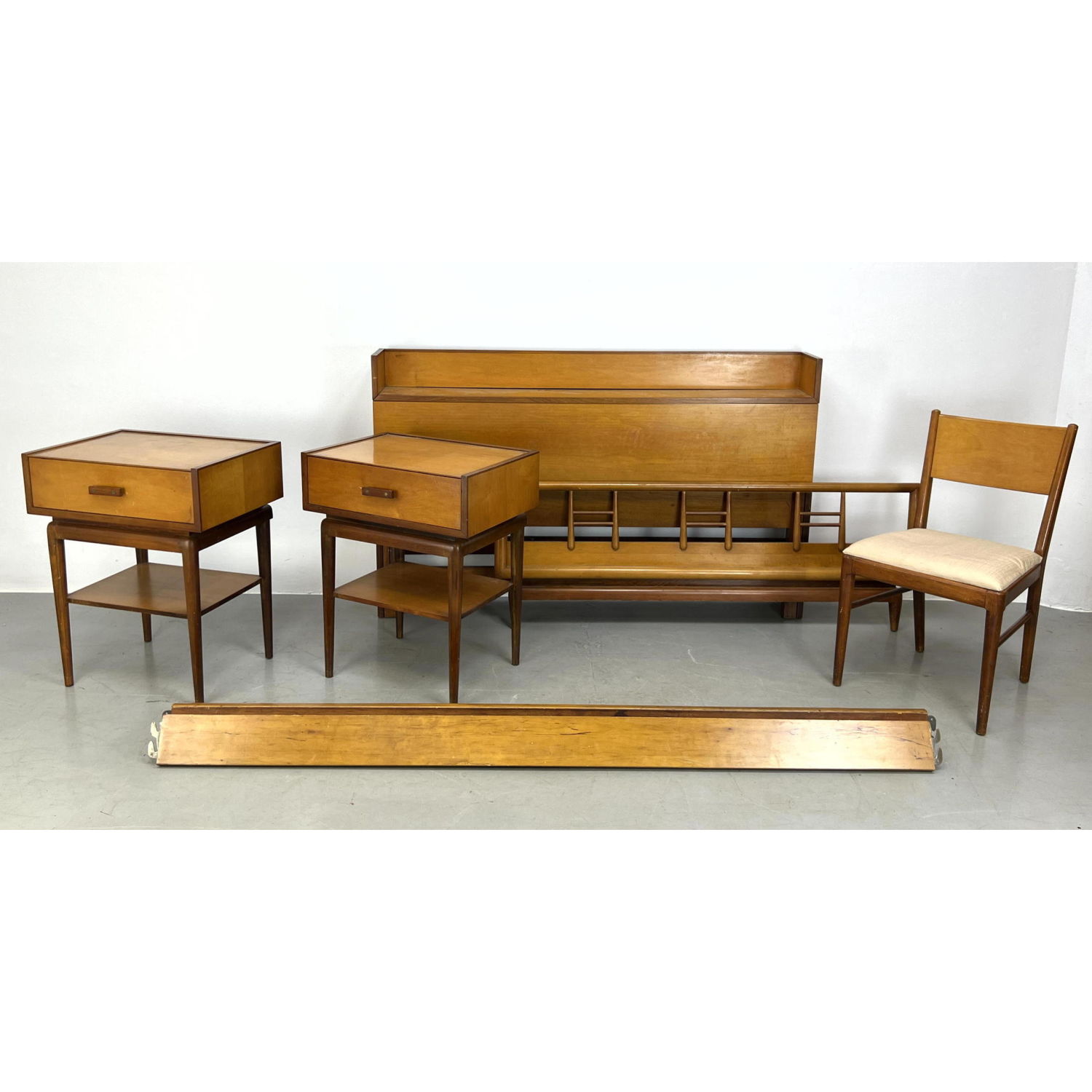 4pc Partial Bedroom Set. Pr Night