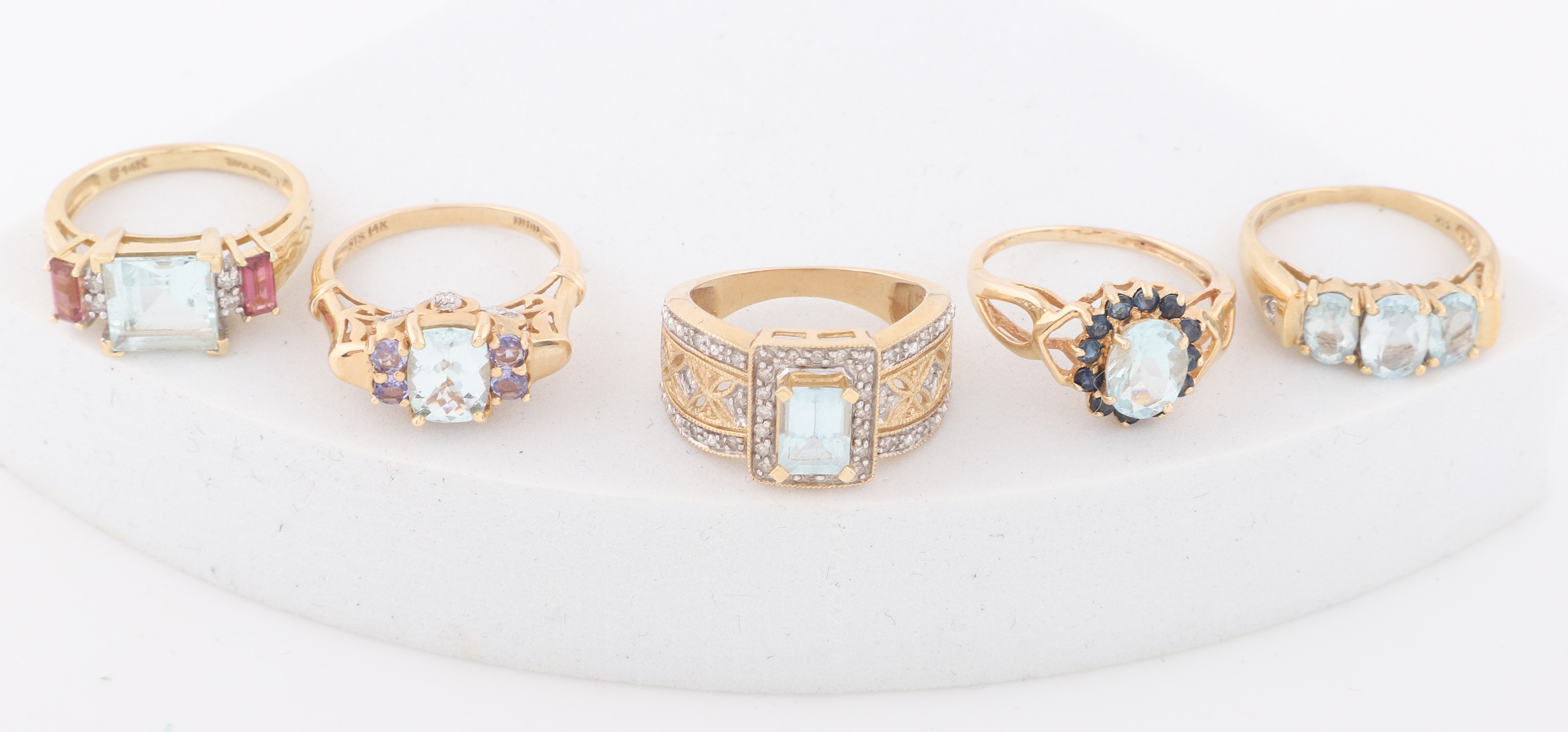 (5) 14K yellow gold rings to