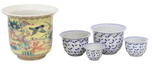 (5) DECORATIVE CHINESE PORCELAIN