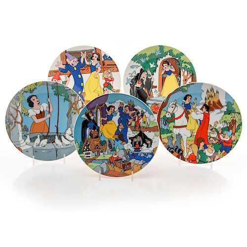 5 DISNEY COLLECTION PLATES, SNOW
