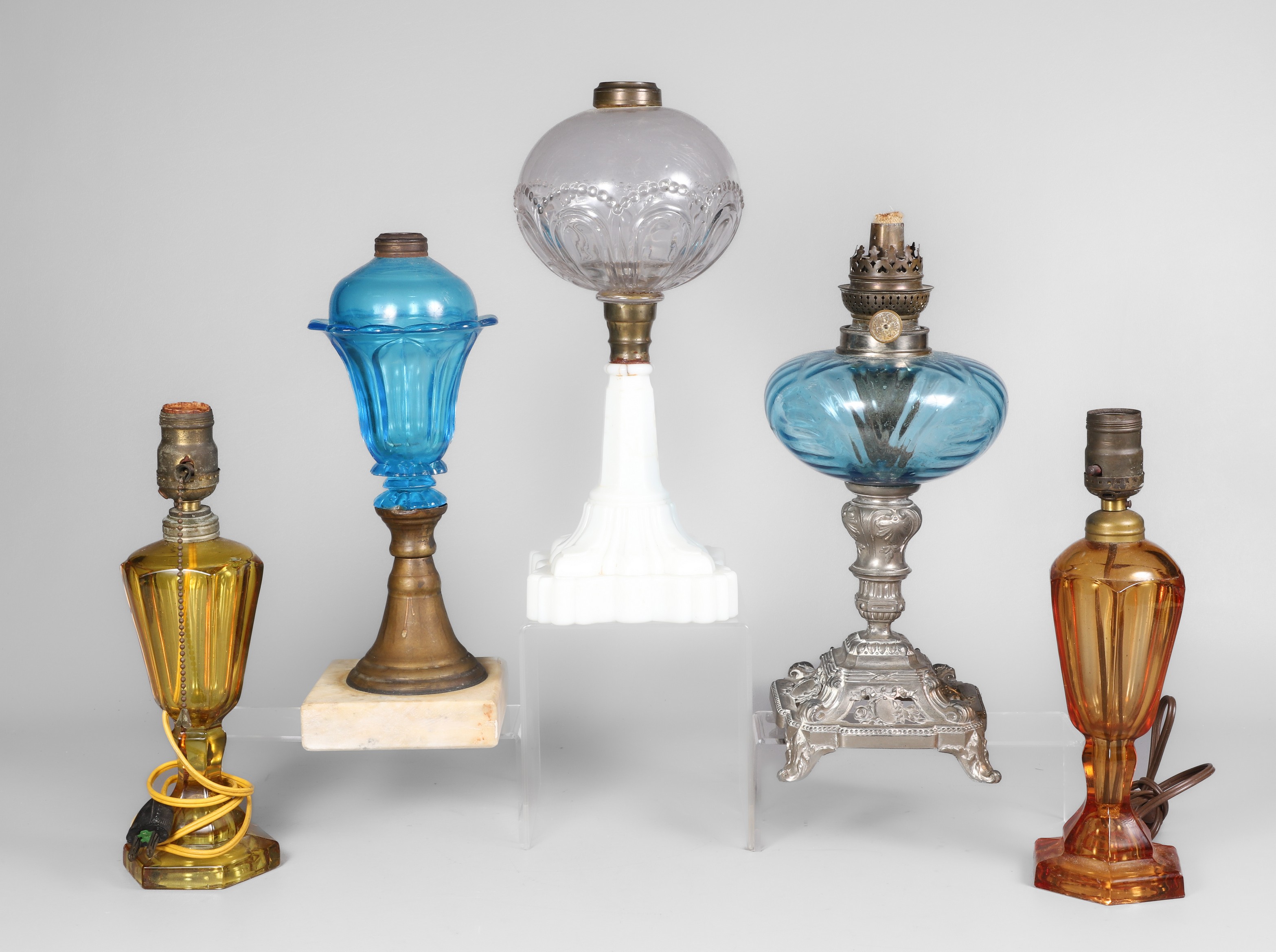 (5) Glass oil lamps, c/o amber &