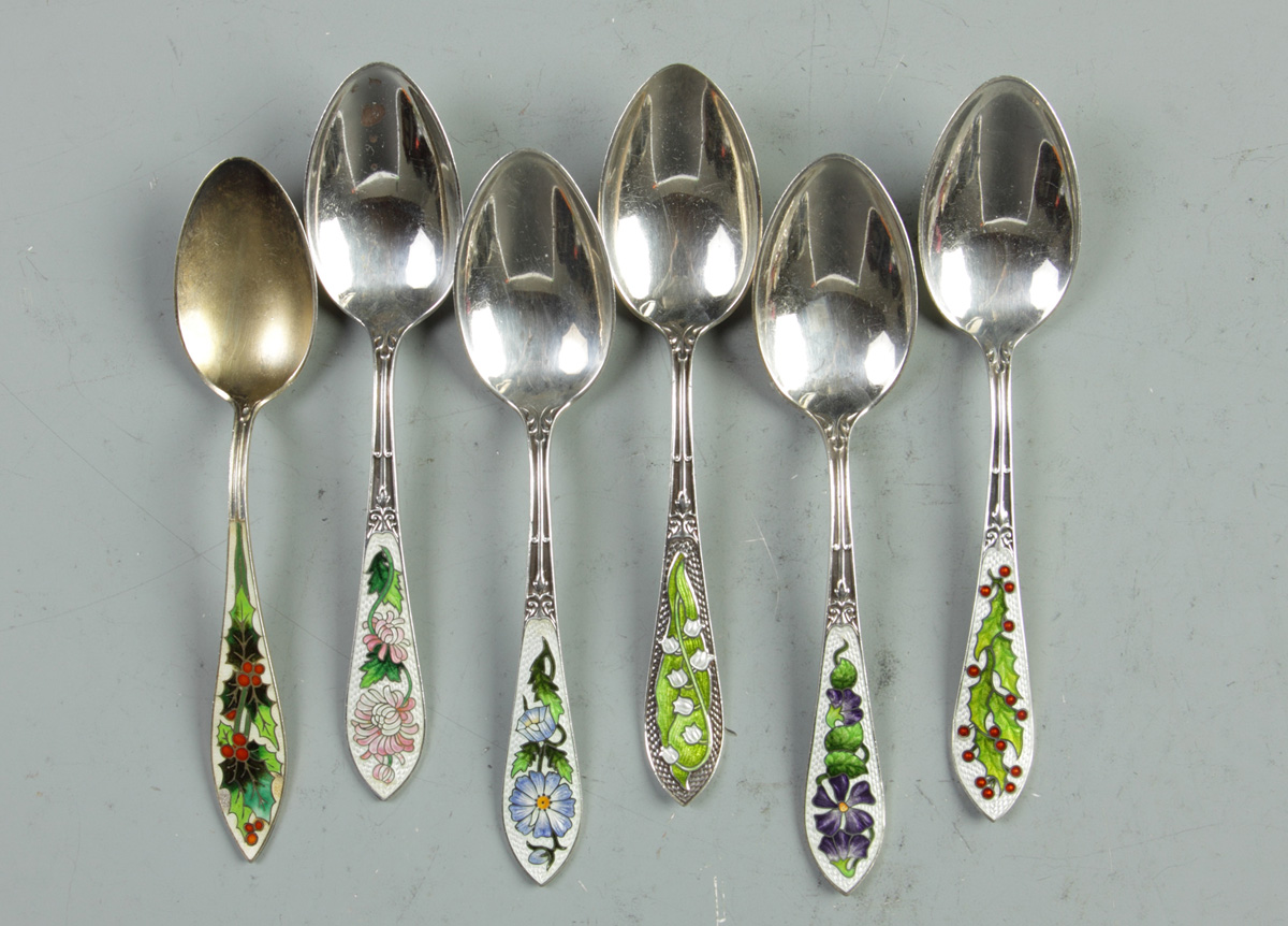 5 Matching & 1 Unmatched Enameled
