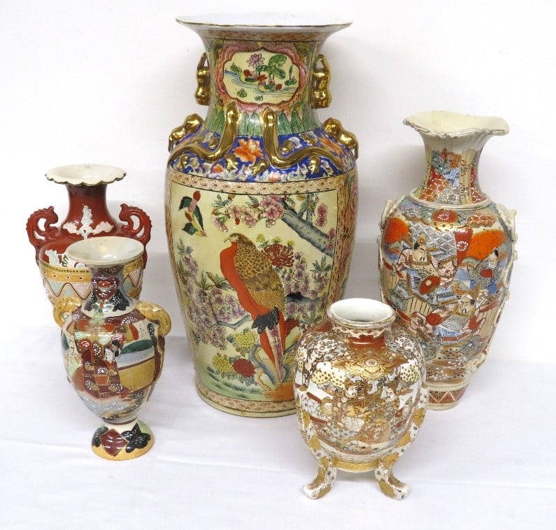 5 MEIJI SATSUMA DECORATED VASES