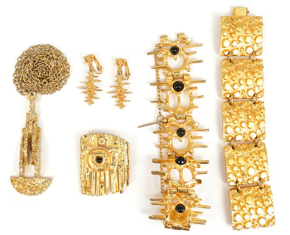 5 PCS. GOLD TONE ROBERT LARIN