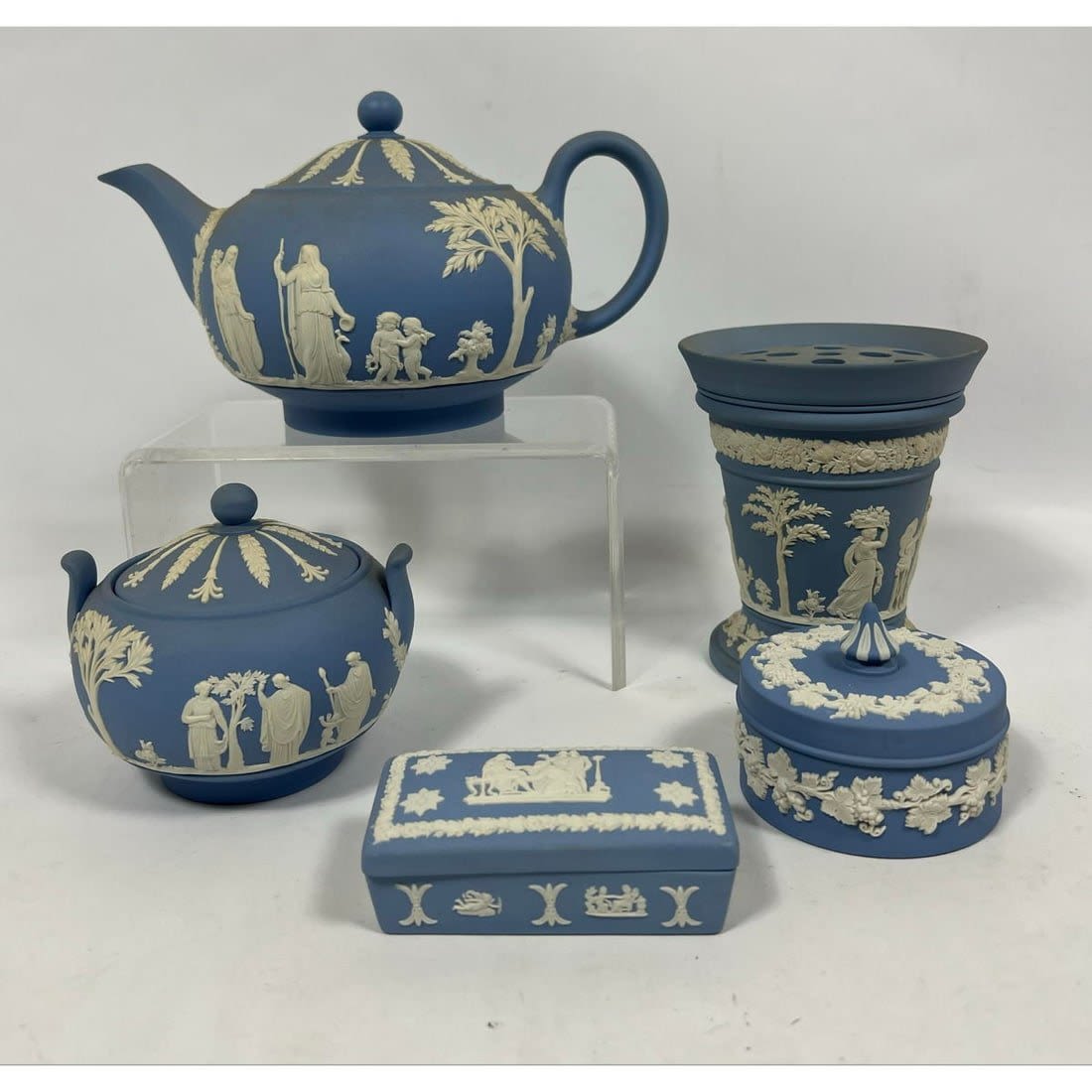 5 pcs Wedgwood Jasperware.