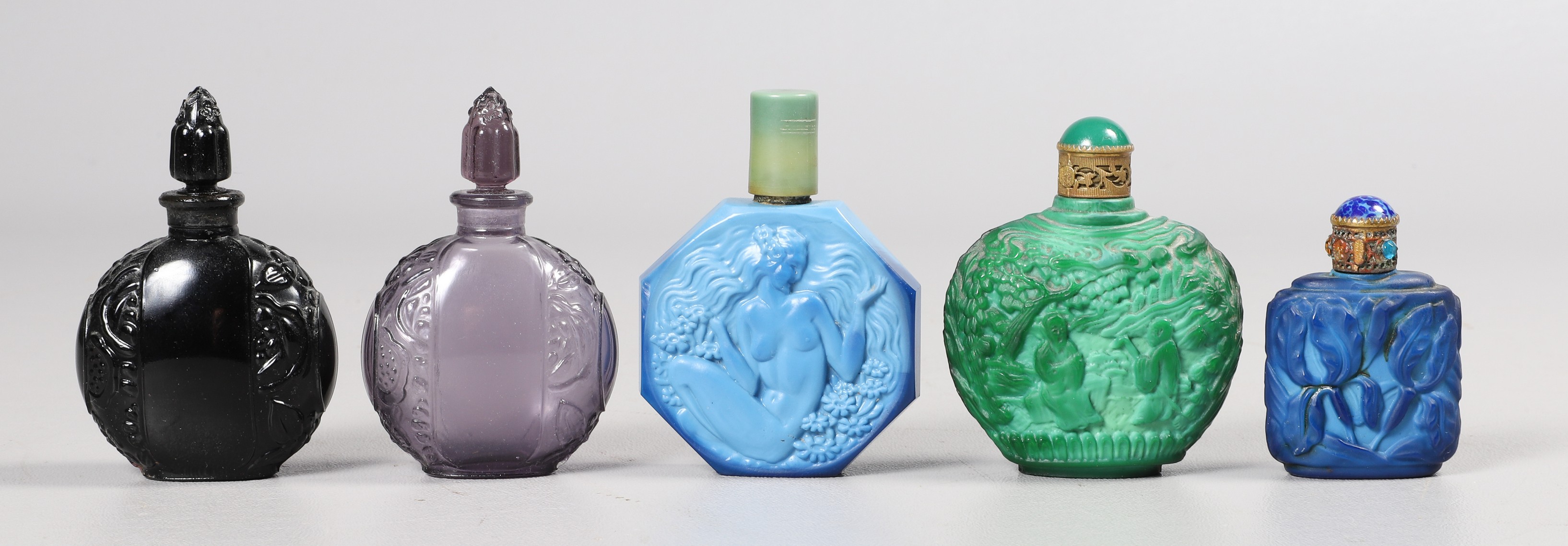(5) Perfume and snuff bottles to