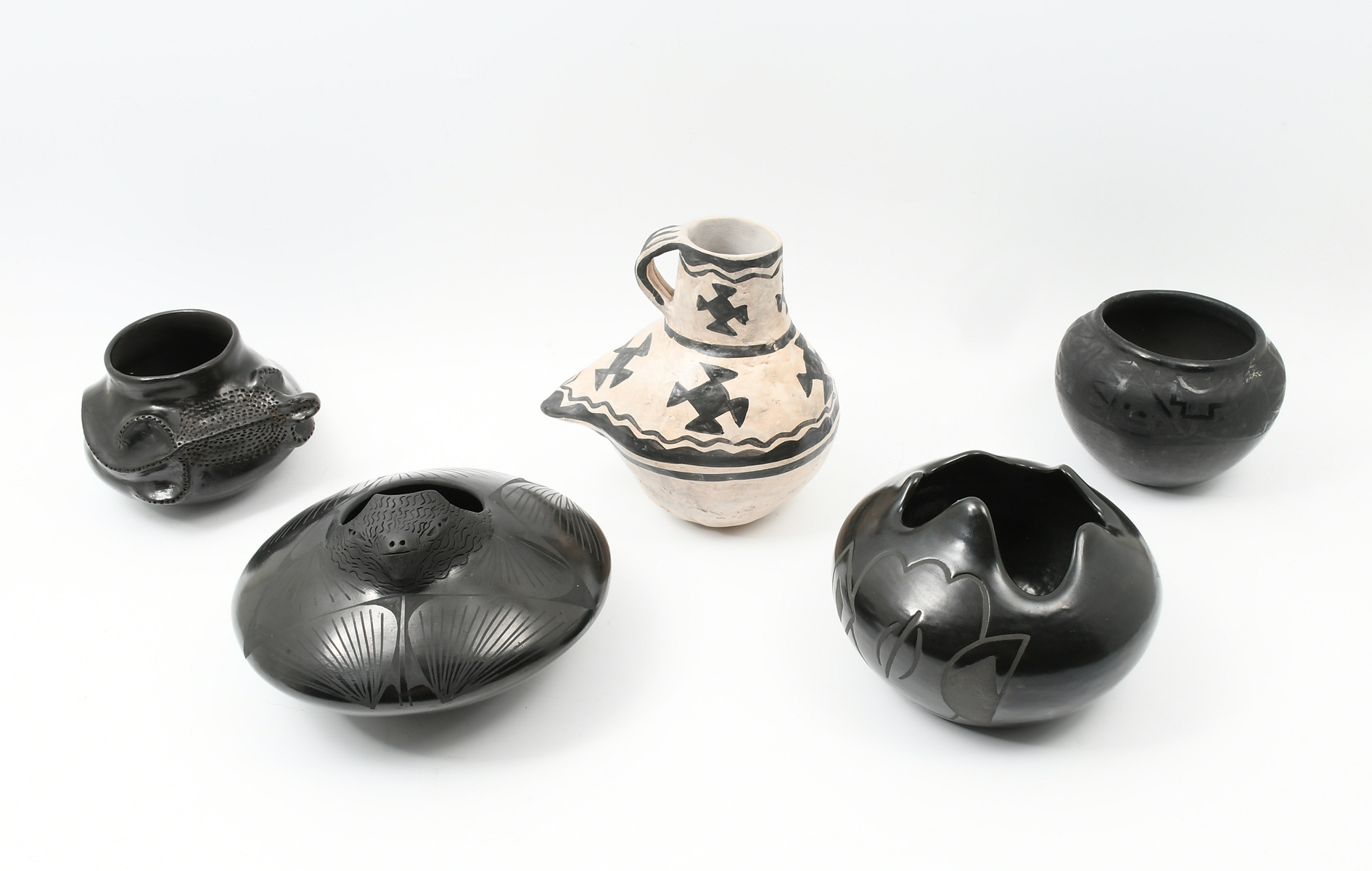 5 PIECE NATIVE AMERICAN POTTERY: 1)