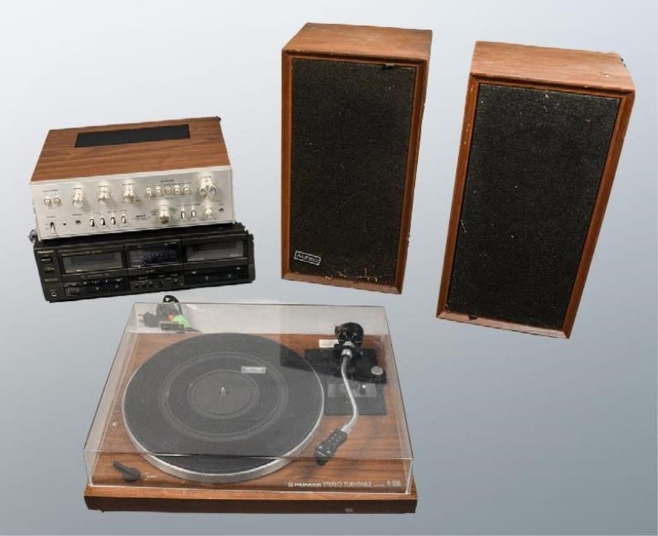 5 PIECES OF STEREO EQUIPMENT5