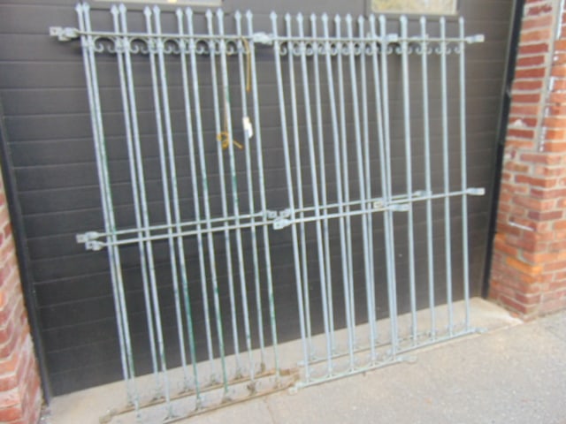5 ZINC WINDOW GRATES, ALL ARE 6