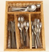 50 PC. MID CENTURY MODERN DOMU