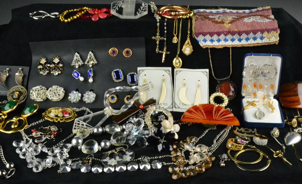 (50+) Pcs. Vintage Costume