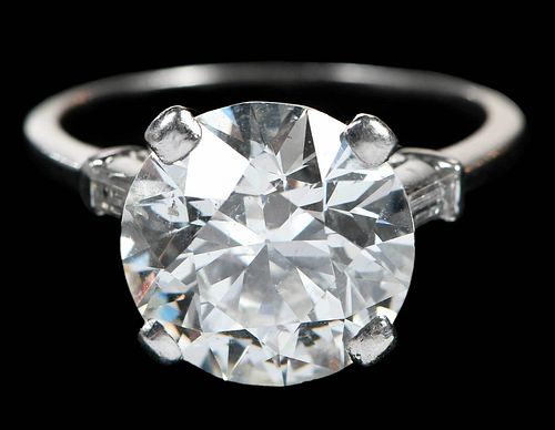 5.15CT. PLATINUM DIAMOND RINGcenter