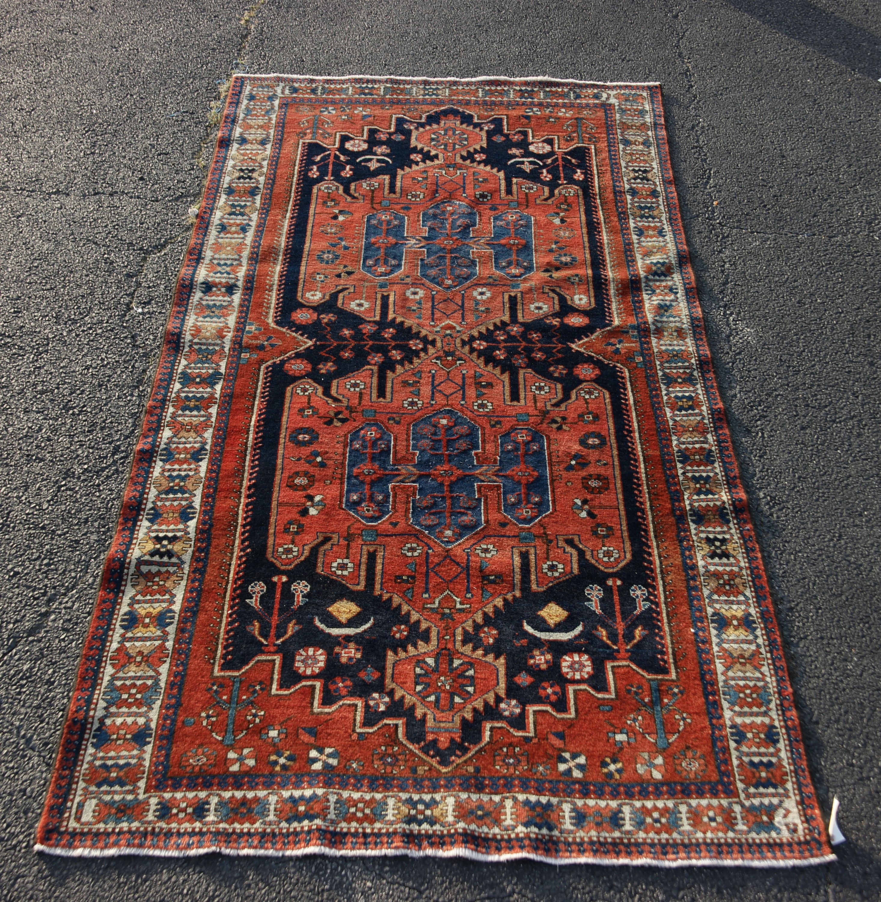 5'2" X 10'5" BAKHTIARI ORIENTAL RUG