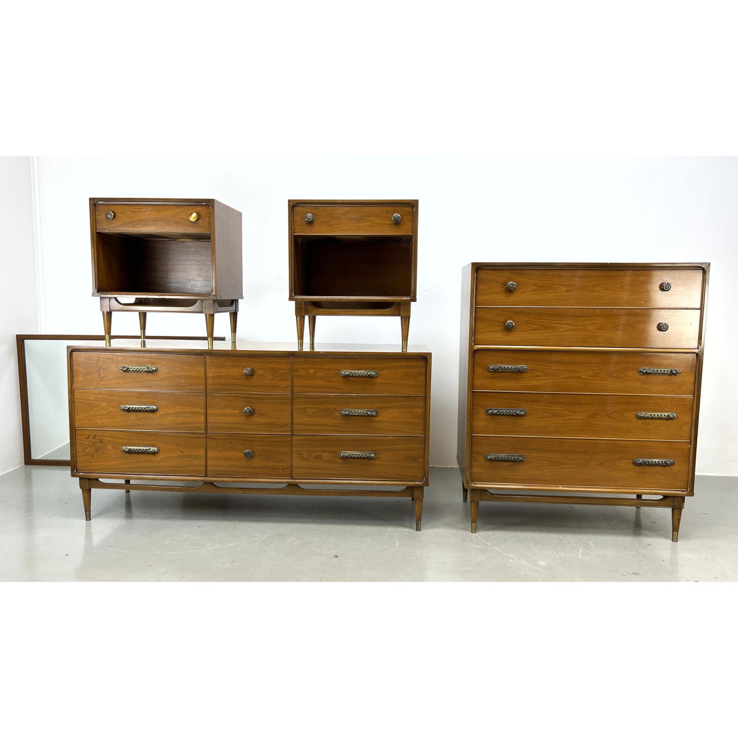 5pc American Modern Bedroom Set. Pr