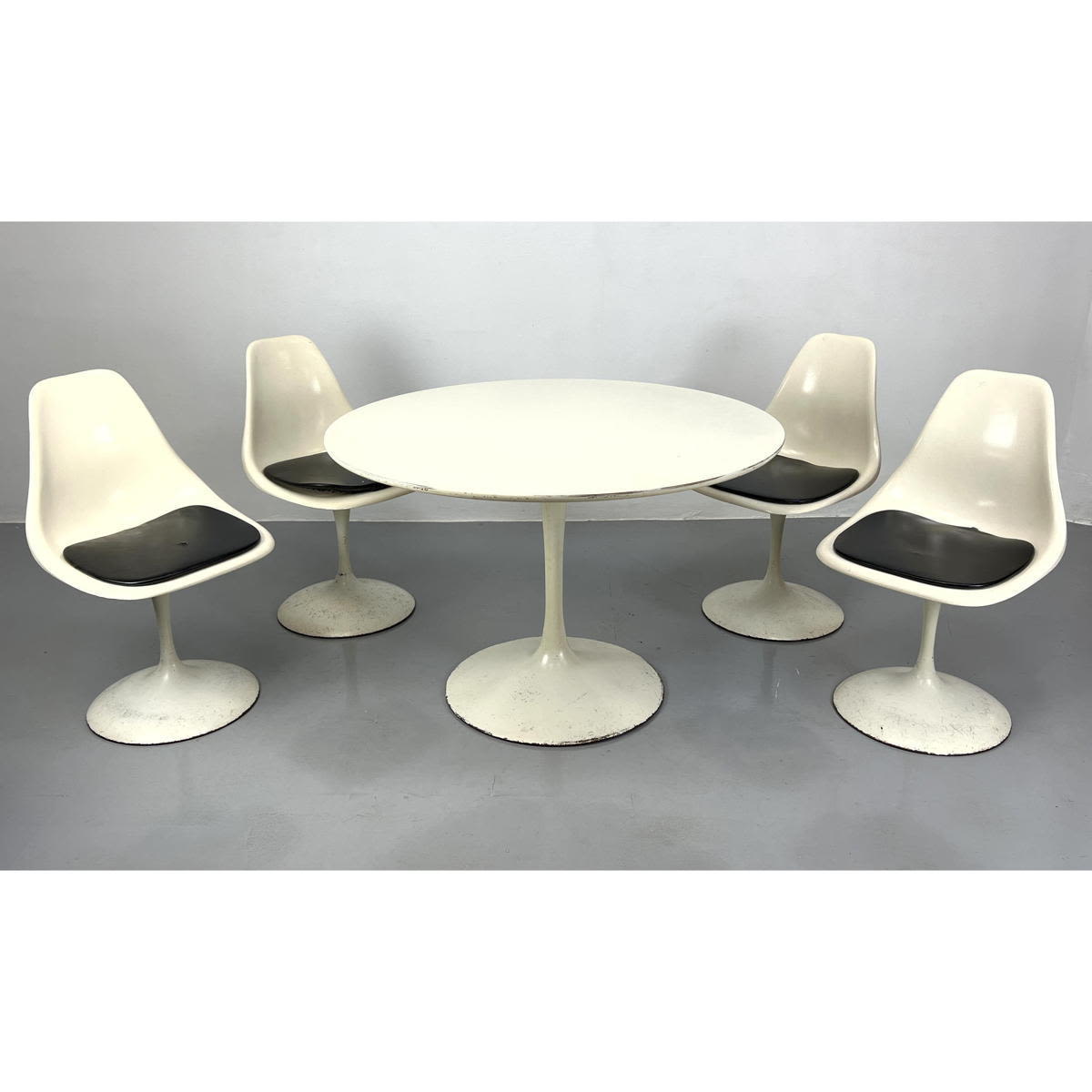 5pc Burke style Tulip Dining Set.