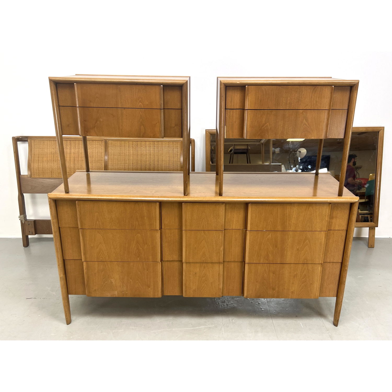 5pc DREXEL Bedroom Set. Parallel by