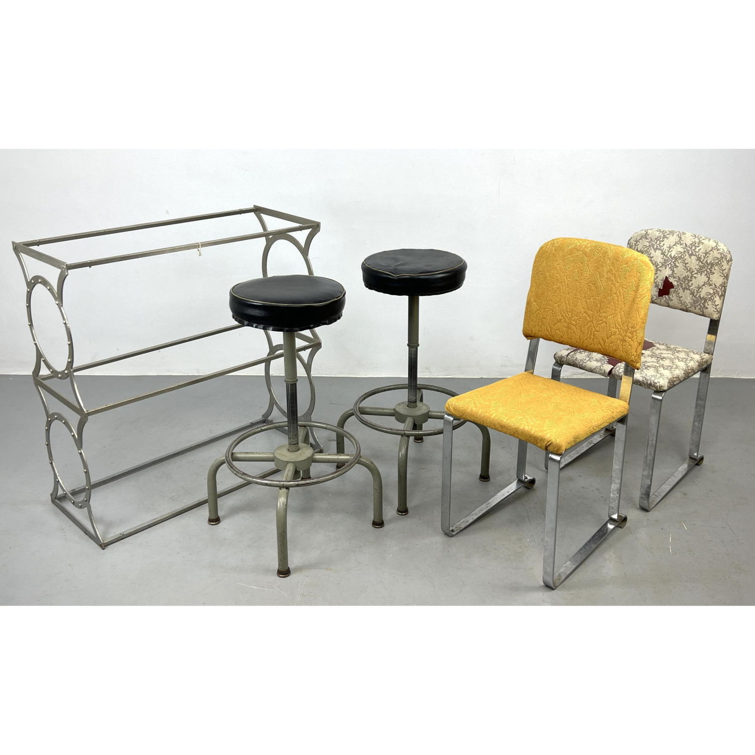 5pc Modern Design Furniture Lot. Pr