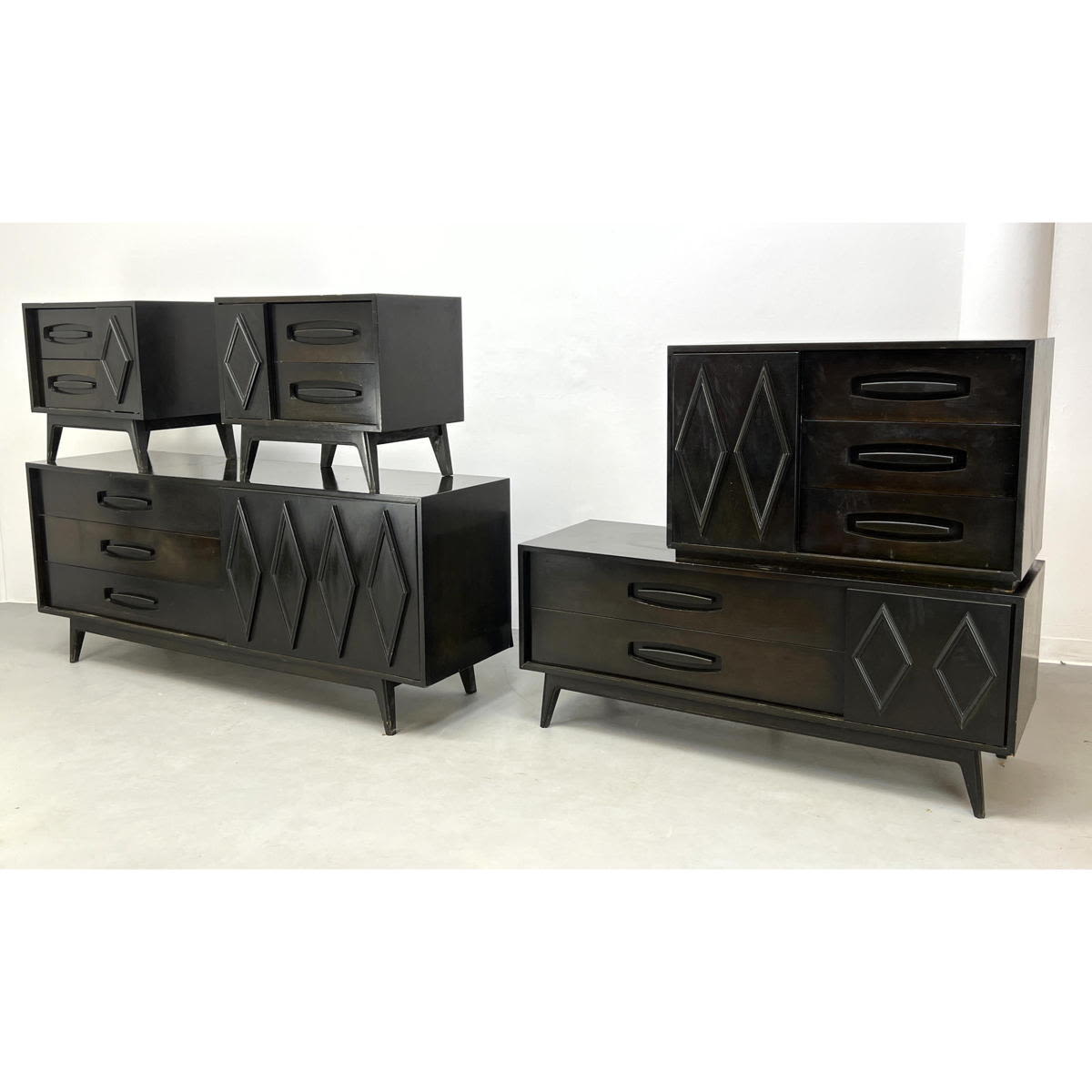 5pc Modernist Bedroom Set. Pr Night