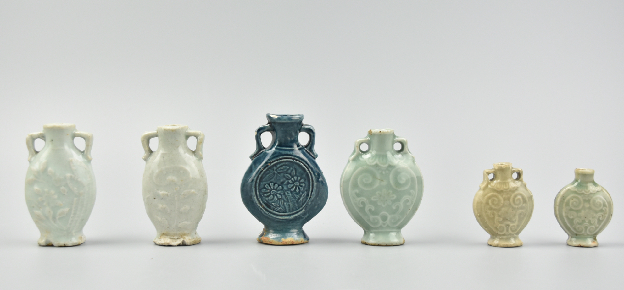 (6) COLORED GLAZED MOON FLASK SNUFF