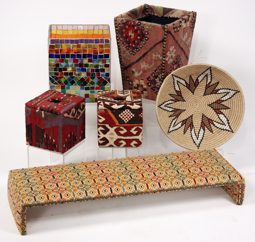 (6) DECORATIVE ACCESSORIES -