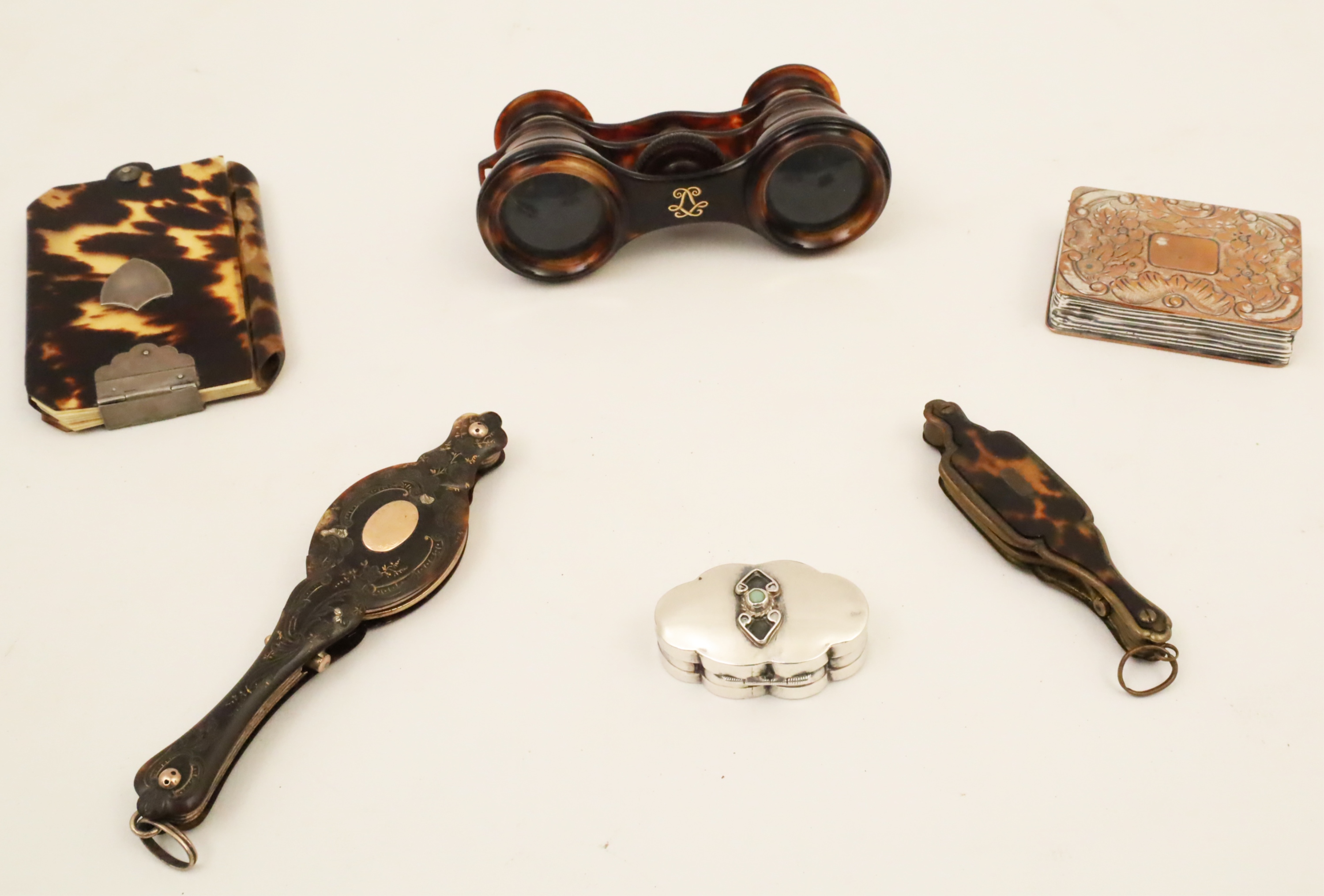 6 DECORATIVE ANTIQUE OBJECTS 6