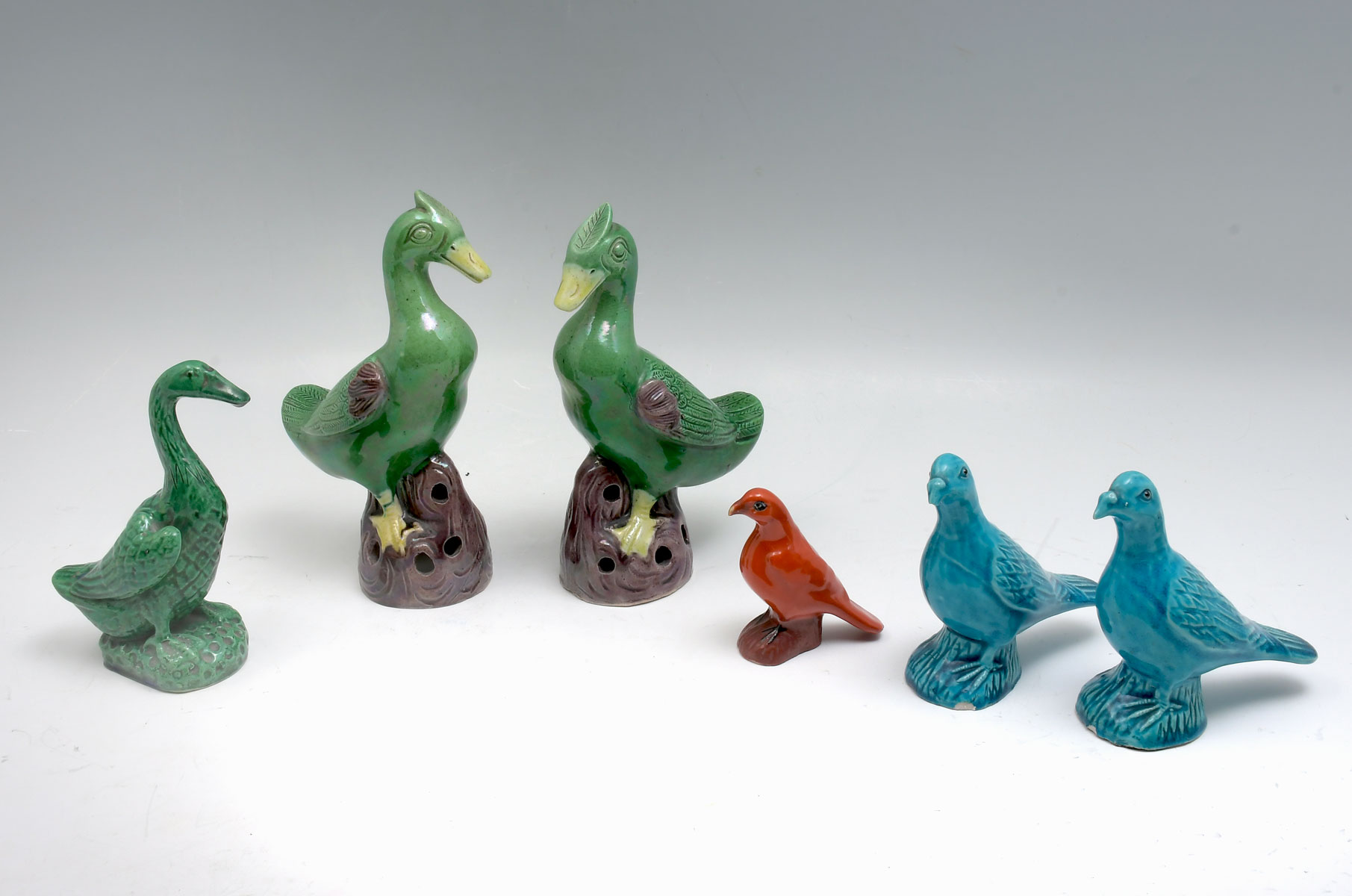 6 GLAZED CHINESE PORCELAIN BIRDS: