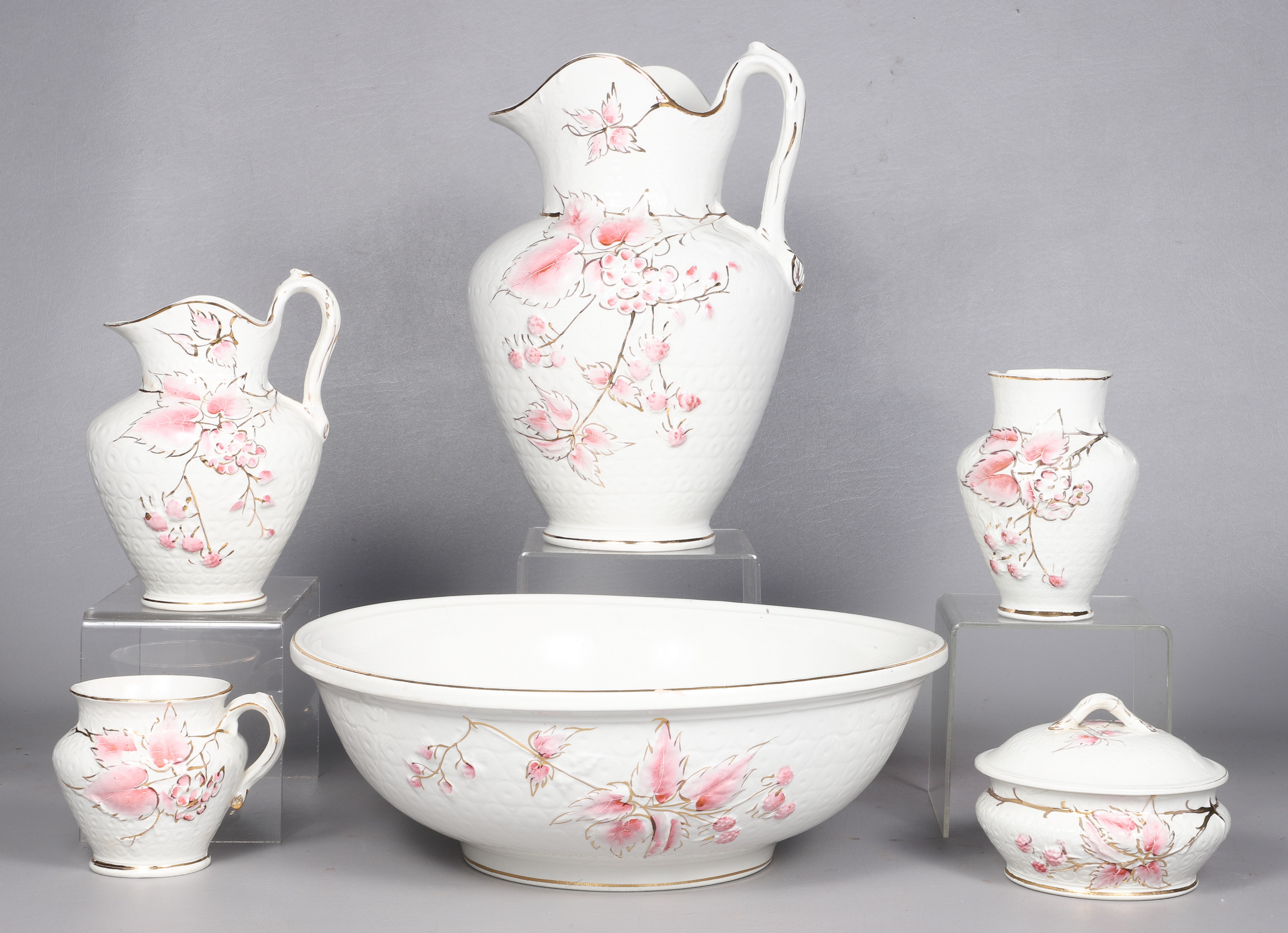 6-Piece porcelain chamber set,