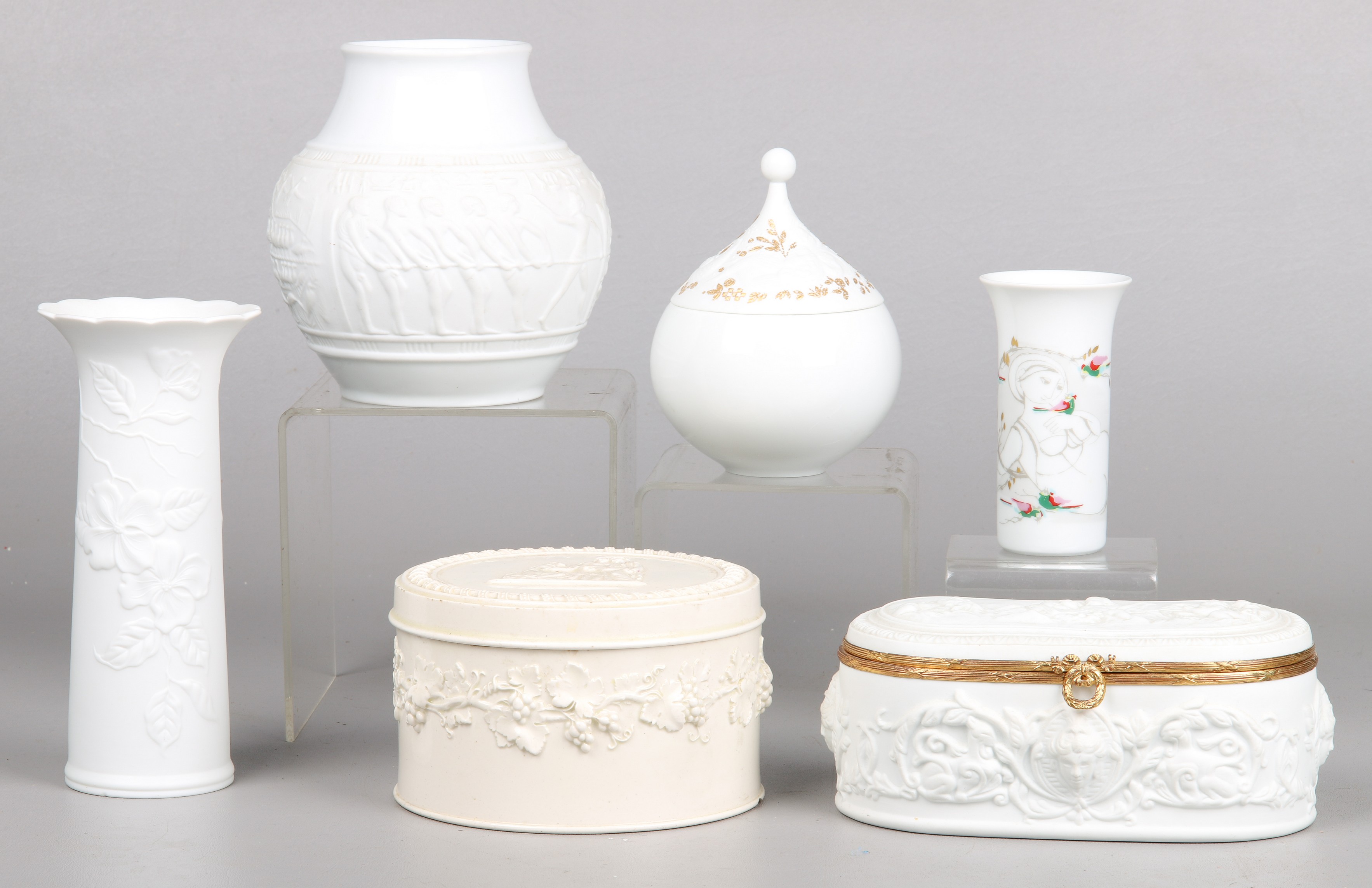 (6) Porcelain vases and boxes to