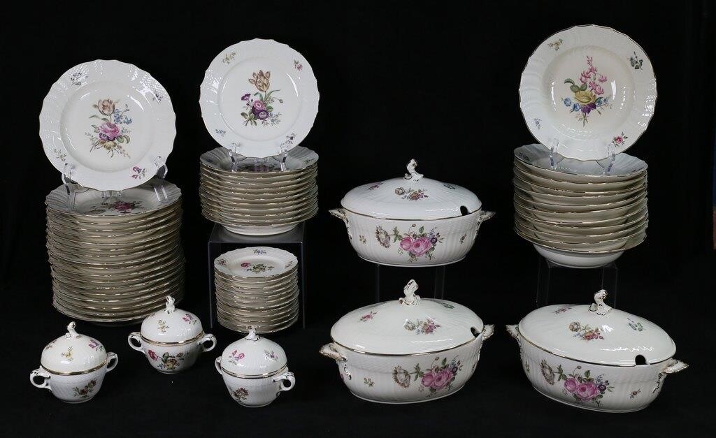 60 PIECES ROYAL COPENHAGEN