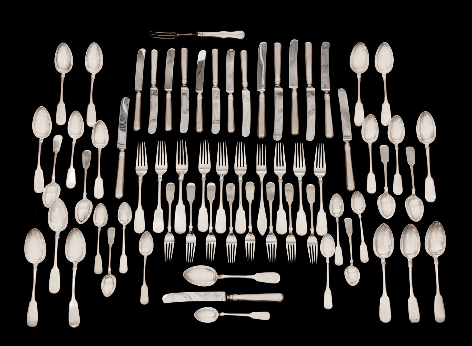 65PC ASSEMBLED SERVICE OF RUSSIAN