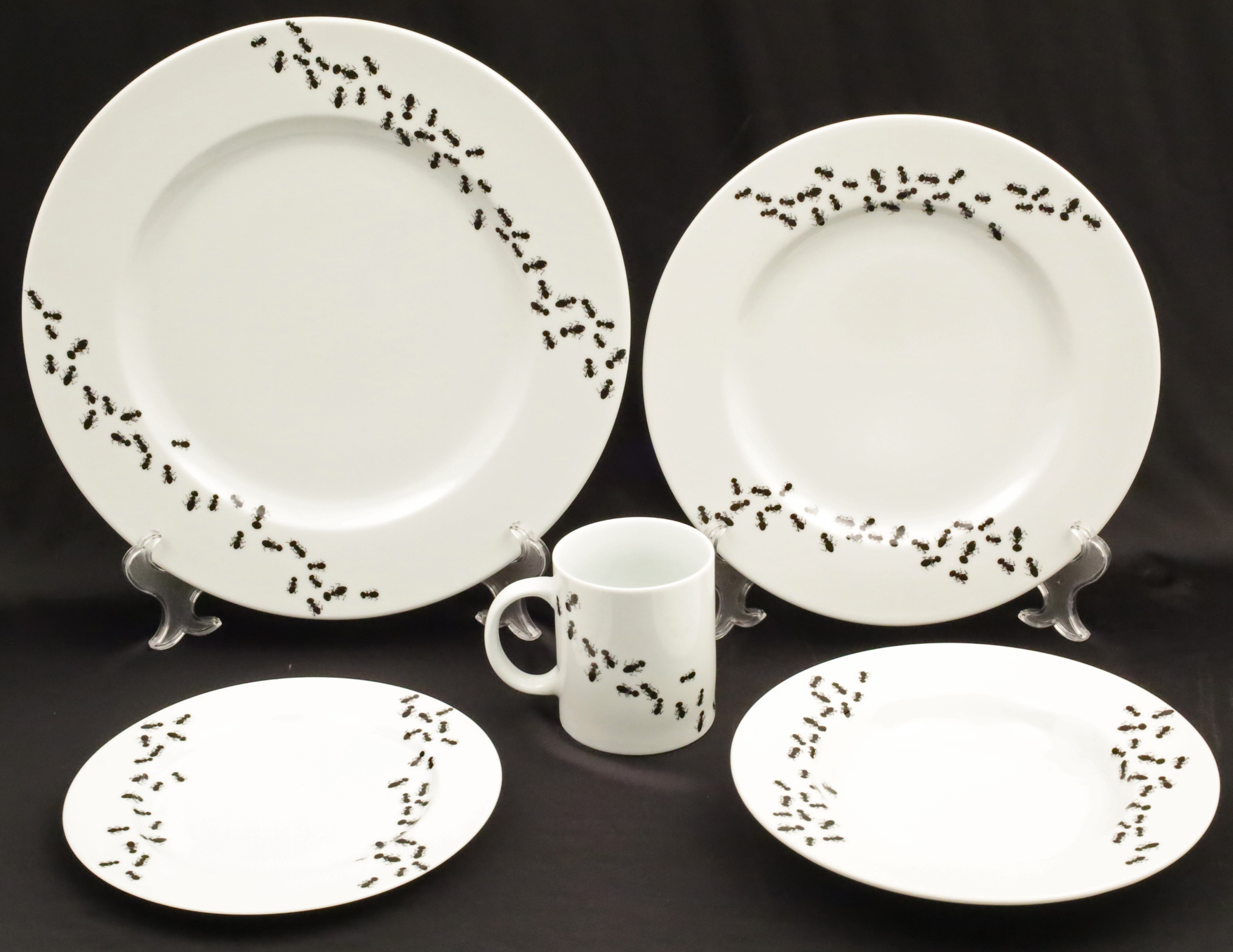 66 PC SALVADOR DALI PORCELAIN