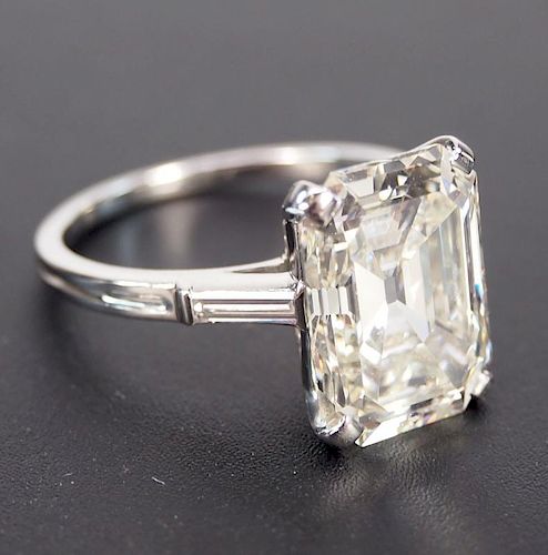 6.72CT EMERALD CUT DIAMOND RINGA