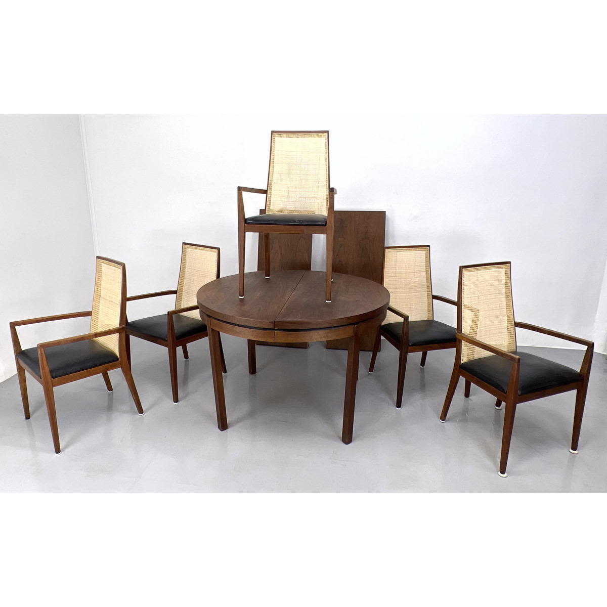 6pc Dillingham Dining room set.