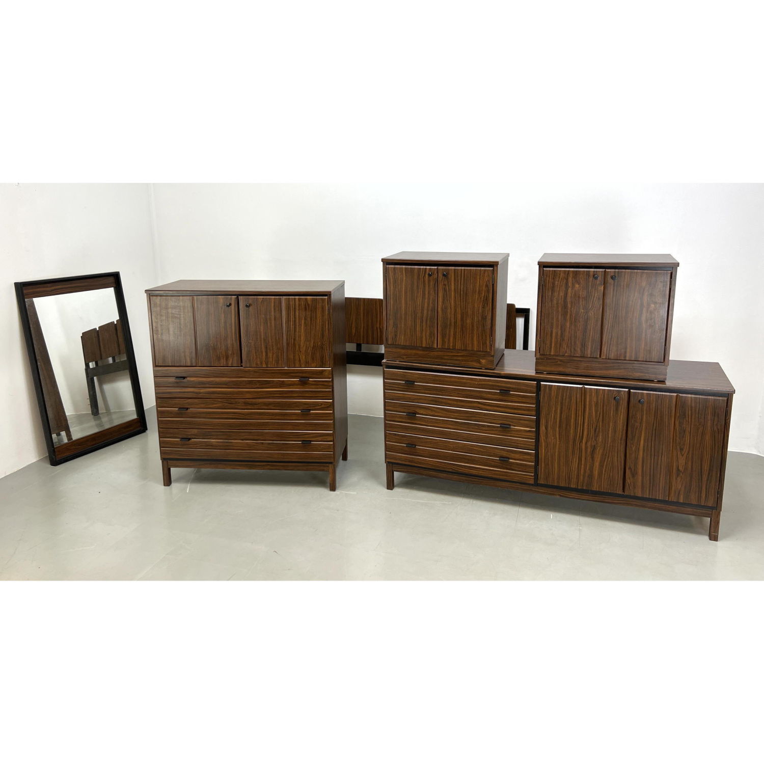 6pc Mid Century Modern Bedroom set.