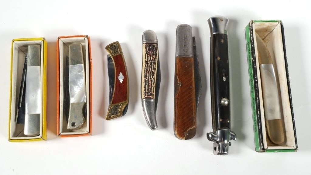 (7) FOLDING KNIVESFolding knives.
