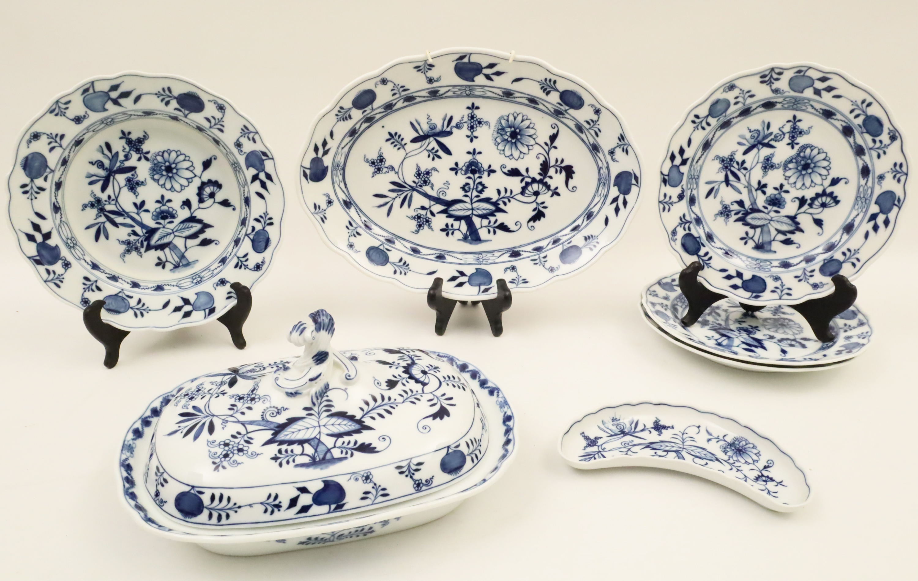 7 PIECE LOT OF MEISSEN PORCELAIN