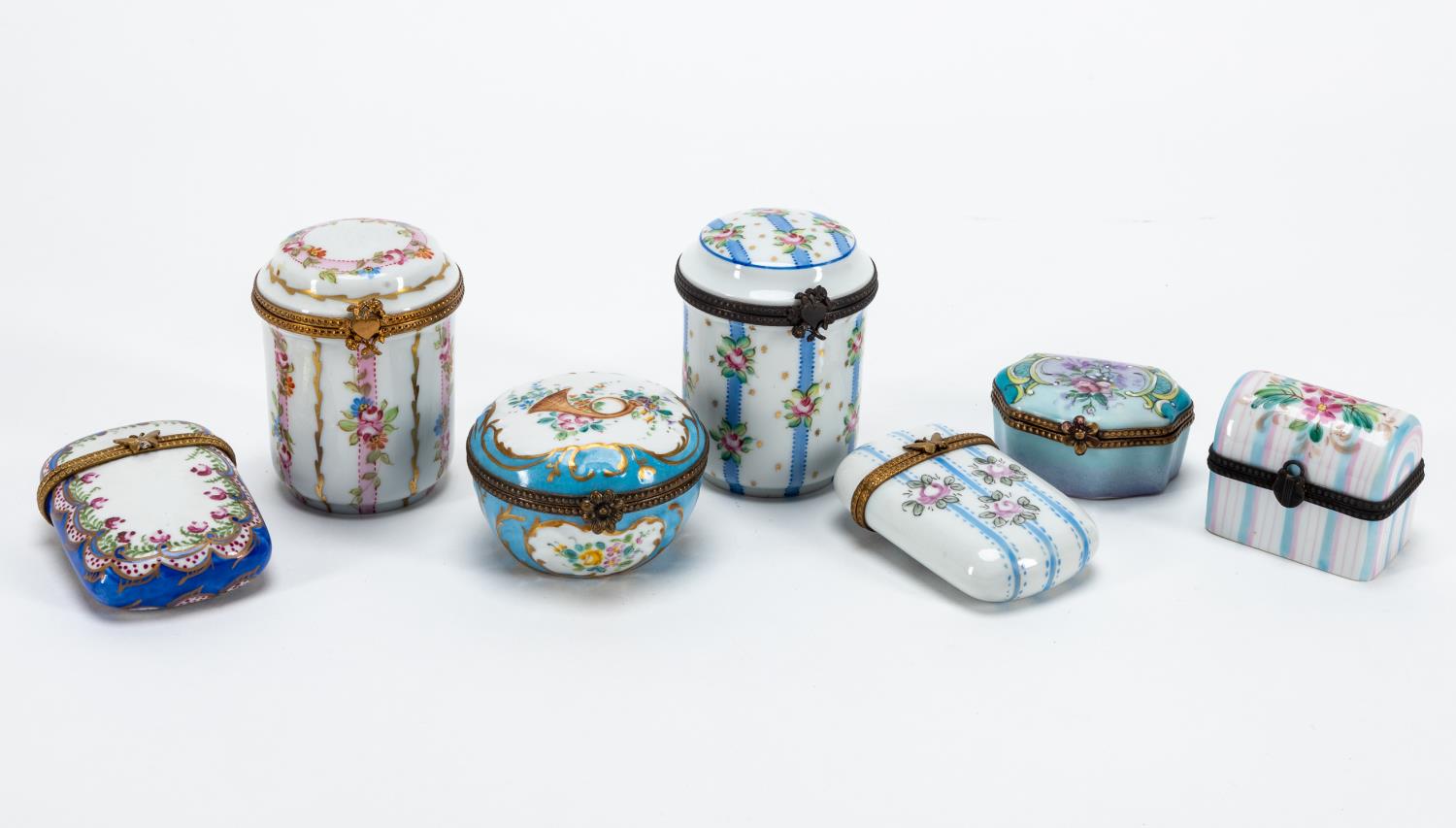 7 PIECES, LIMOGES BLUE AND WHITE