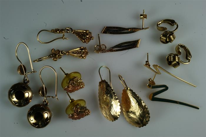 (7) Pr unmarked YG earrings, one pr