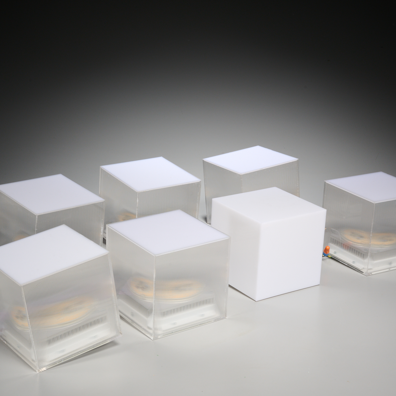 (7) STUDIO ITALIA MINI CUBE LED