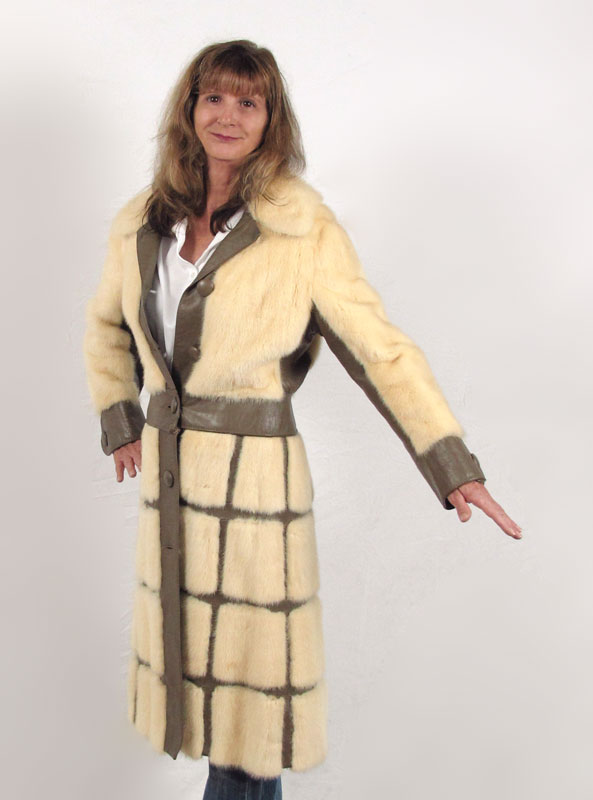 70\'S CONVERTIBLE WHITE MINK FUR
