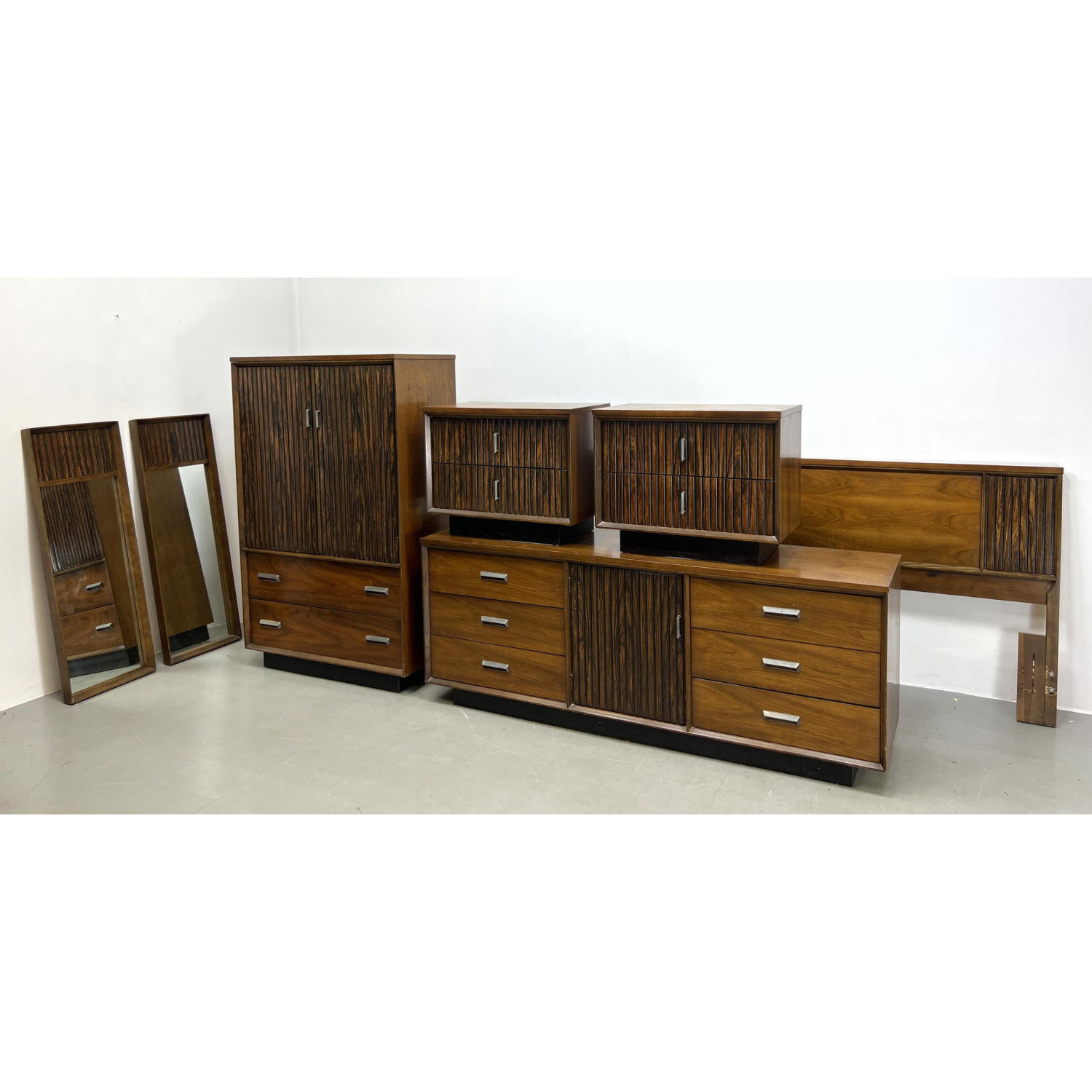 7pc BASSETT Walnut, Rosewood