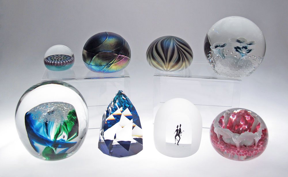 8 ASSORTED PAPERWEIGHTS: Collection