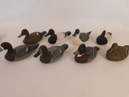 8 CAPT. ROGER URIE DECOYSLot of 8